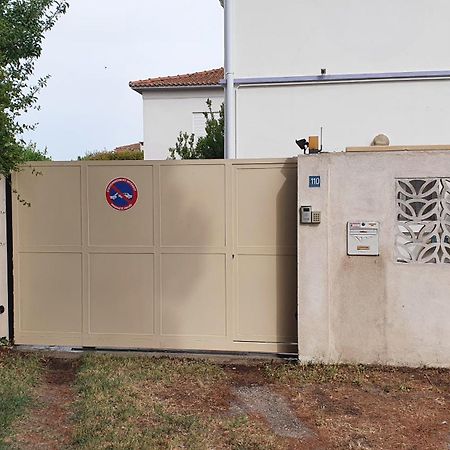 Superbe T2 Avec Jardin, Piscine-Enfant Et Parking Apartment Arles Exterior photo